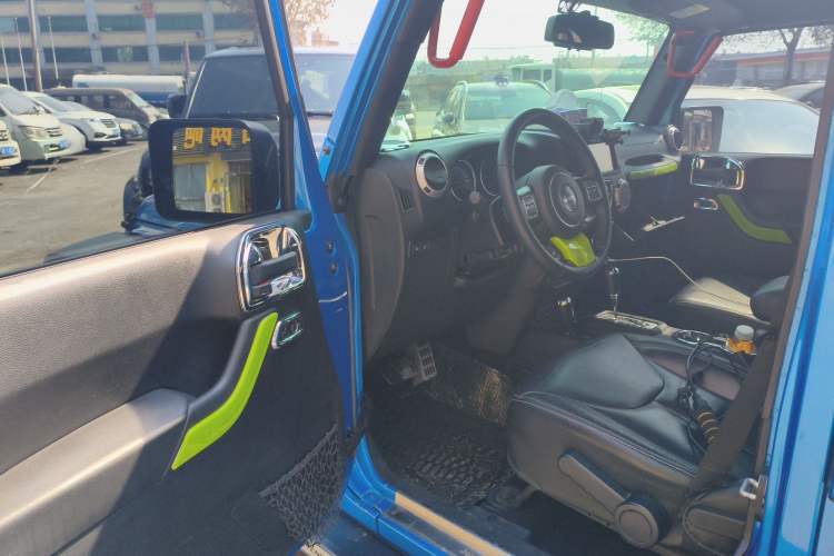 Used Jeep Wrangler 2015 3.6L Rubicon Four-Door Comfort Edition
