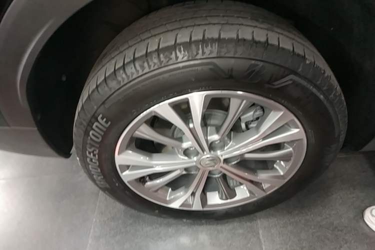 Used Buick Envision 2023 Encore Plus 652T Five-Seat All-Wheel-Drive Luxury Model
