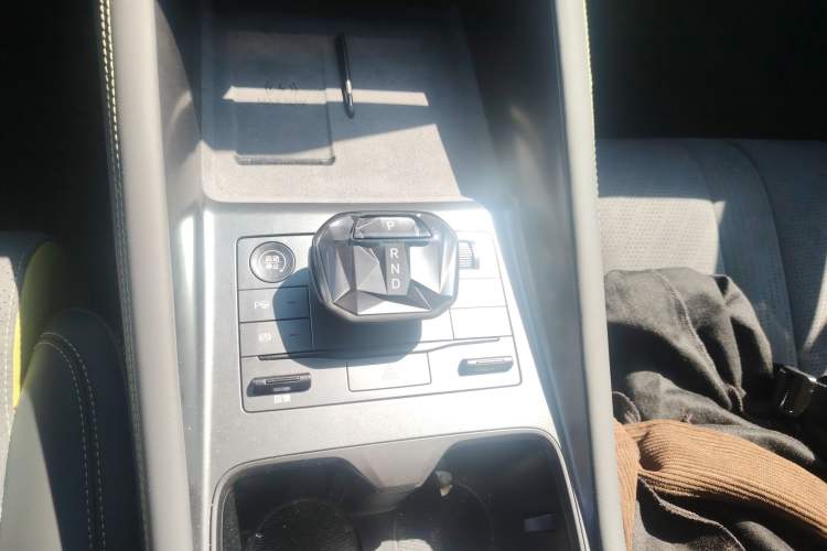 Used BYD Song L EV 2025 Intelligent Driving Version 602 km Range LiDAR-equipped All-Wheel-Drive Type
