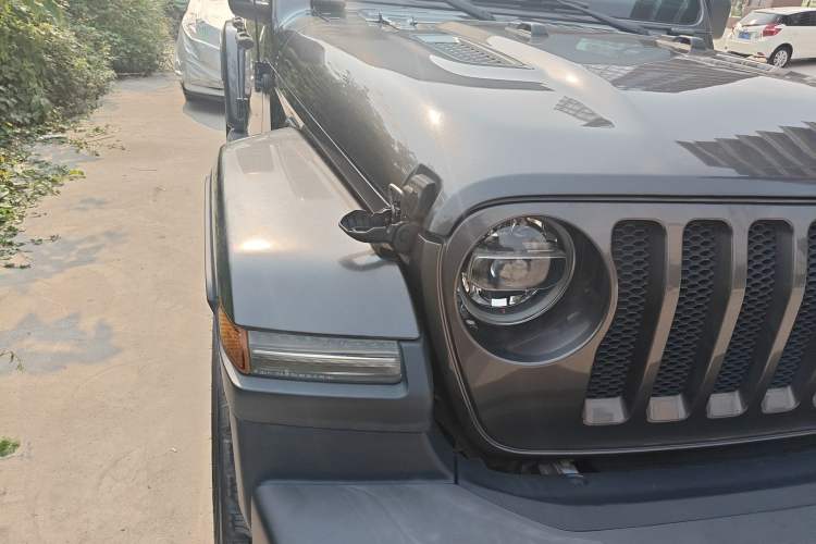 Used Jeep Wrangler 2018 2.0T Sahara Four-Door Edition
