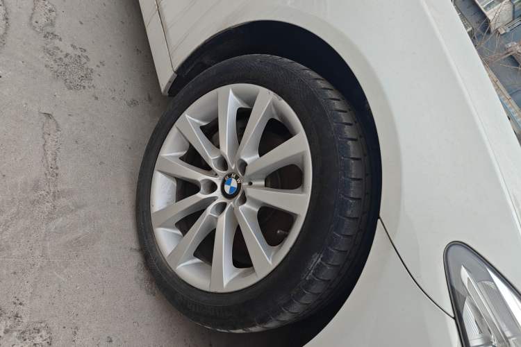 Used BMW 5 Series 2014 530Li Leading Model Right Front Wheel Hub