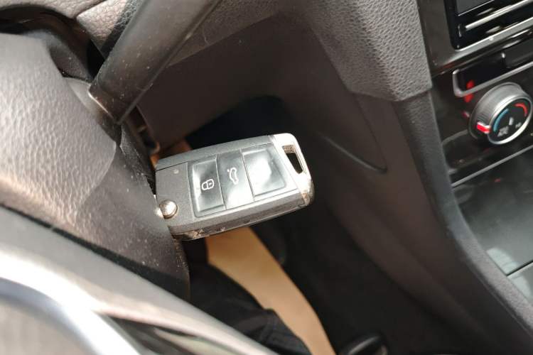 Used Volkswagen Golf 2019 200TSI DSG Comfort & Ambition Edition China VI Standard Vehicle Key