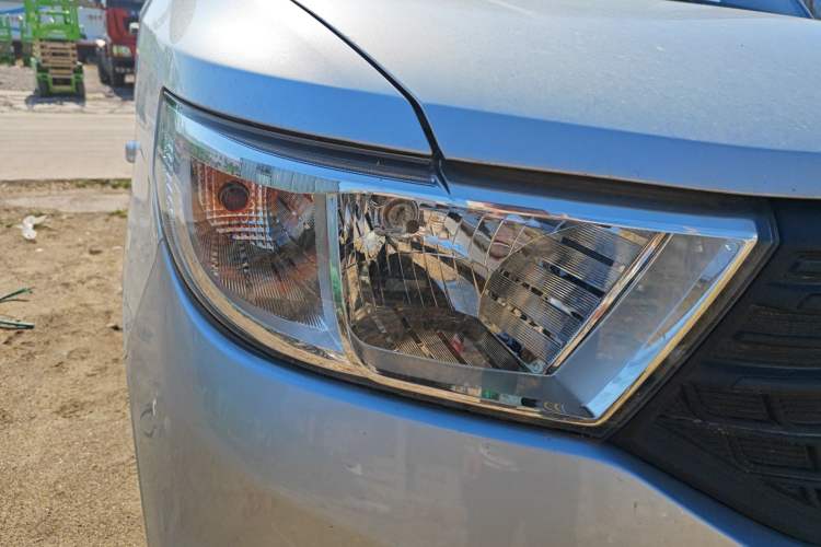 Used Wuling Hongguang V 2019 1.5L Jingqu Version China VI LAR Right Front Headlight