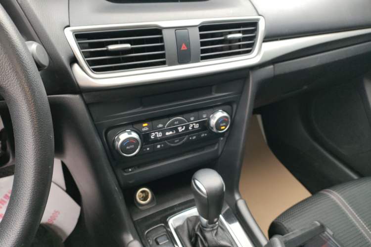Used Mazda 3 Axela 2017 Hatchback 1.5L Automatic Luxury Model Emission Standard China V Audio And AC Panel