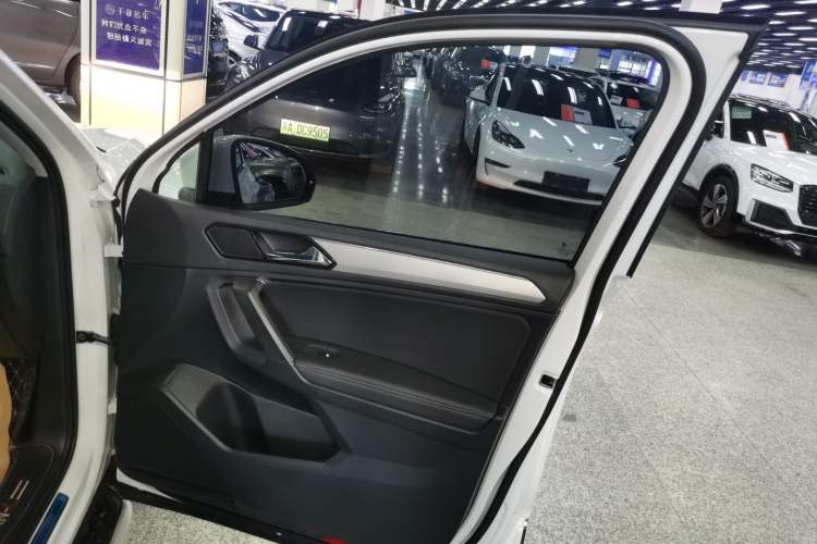 Used Volkswagen Tiguan L 2019 330TSI Automatic Two-Wheel Drive Panoramic Comfort Edition China V Standard