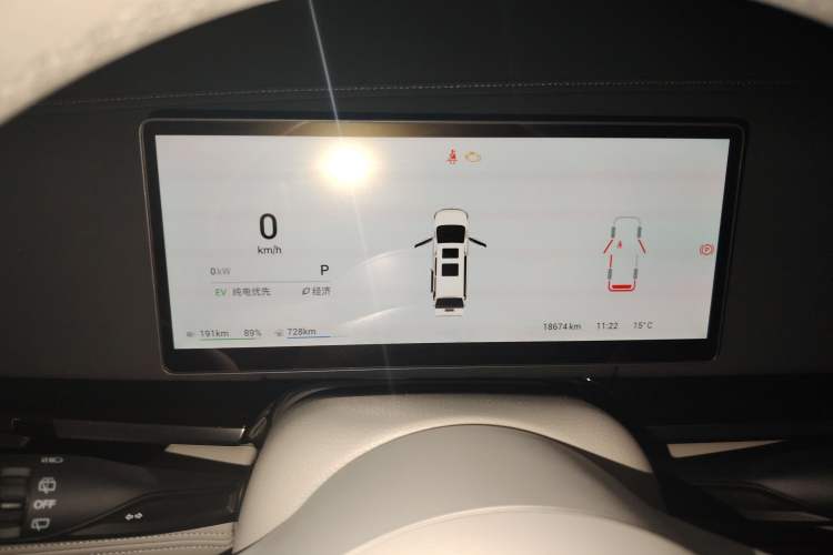 Used VOYAH Dream 2025 PHEV Four-Wheel Drive Prestige Kunpeng Edition