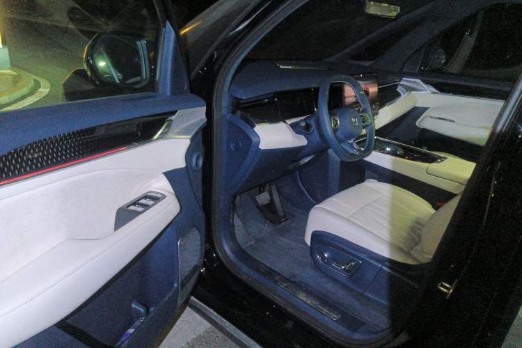 Used Zeekr 009 2024 Six-Seat Executive Version 4WD 108 kWh
