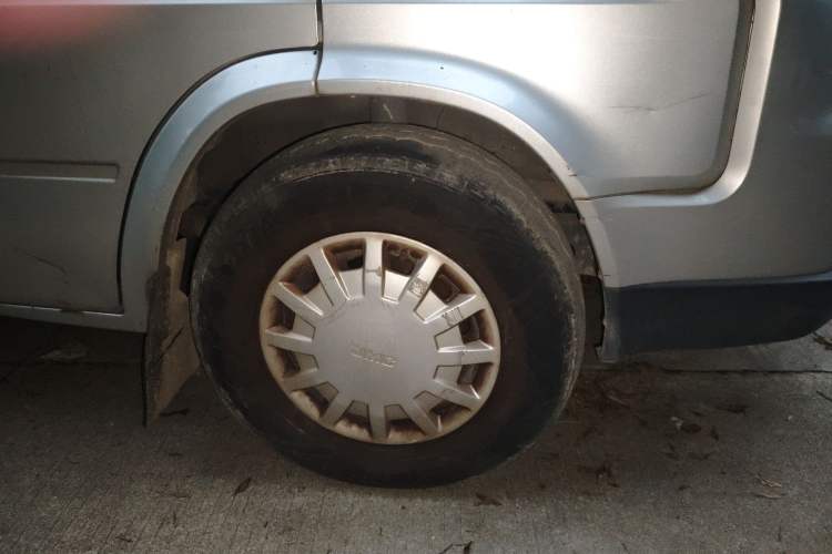 Used JMC Transit 2017 2.8T Commercial Version Long Wheelbase Mid-Roof 6/7/8-Seater JX493 Right Front Wheel Hub