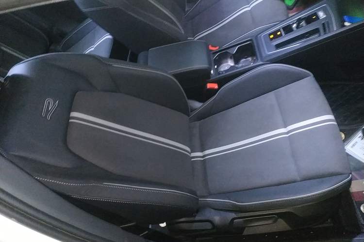 Used Volkswagen Golf 2023 Facelift 280TSI DSG R-Line Lite
