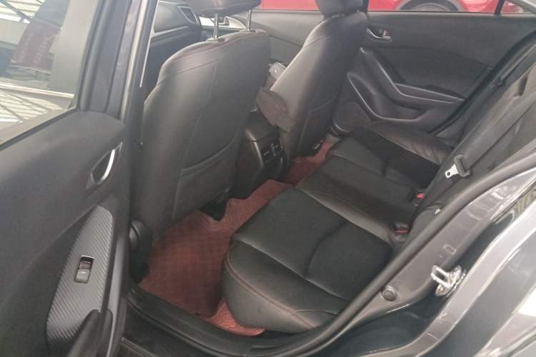 Used Mazda 3 Axela 2017 Hatchback 2.0L Automatic Luxury Model China VI Standard