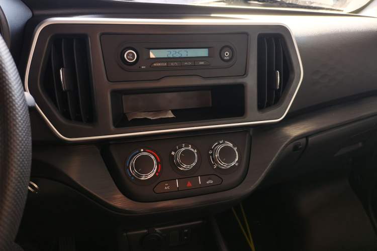 Used Chana Ruixing EM80 2025 Passenger Version Comfort Edition 6-Seater 300 km Dual-Swing Doors