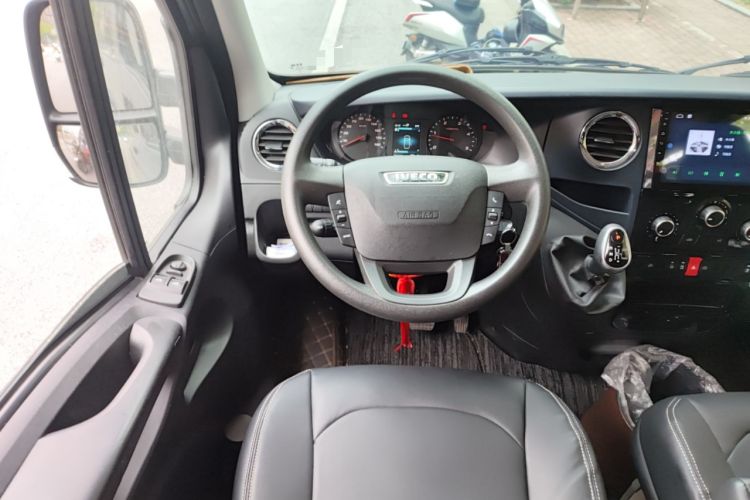 Used Iveco Eurocargo 2021 3.0T Automatic Chao Rui Short Wheelbase Low-Roof Side-Sliding Door F1C
