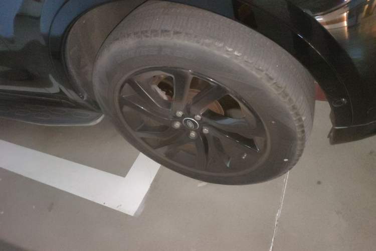 Used Land Rover Discovery 2020 2.0T 30th Anniversary Special Edition Right Front Wheel Hub