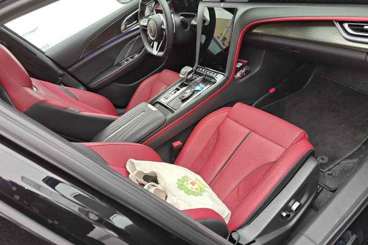 Used Hongqi H6 2025 2.0T ZhiShang Version
