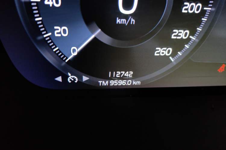 Used Volvo XC40 2022 T4 Four-Wheel Drive Smart & Stylish Edition Odometer Close Up