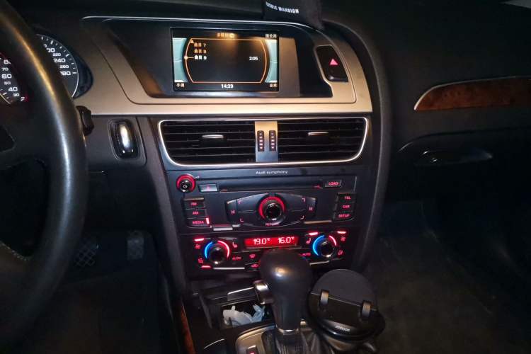 Used Audi A4L 2009 2.0 TFSI Technology Edition Audio And AC Panel