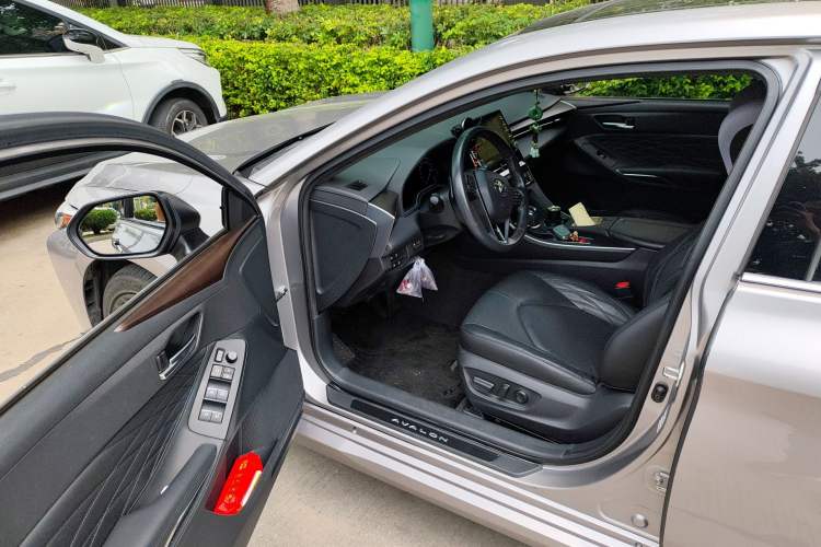 Used Toyota Avalon 2019 2.5L Touring Premium Version China VI Standard
