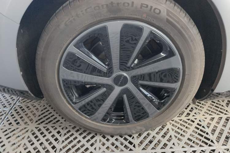 Used Hima Luxeed S7 2024 Max Rear-Drive Long-Range Intelligent Driving Version Right Rear Wheel Hub