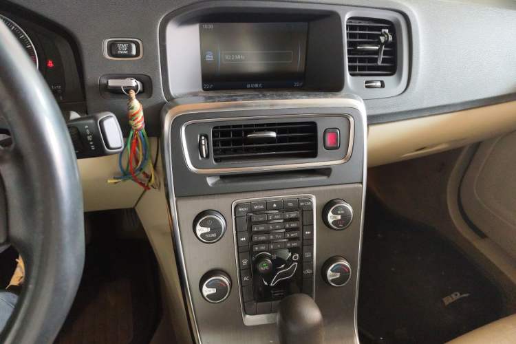 Used Volvo S60 2012 1.6T DRIVe Comfort Edition Audio And AC Panel