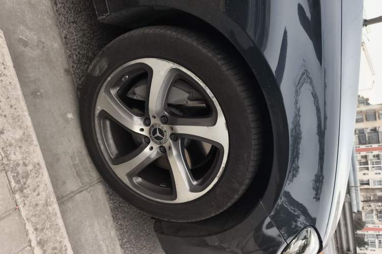 Used Mercedes-Benz E-Class 2018 E 300 L Sporty and Stylish Model Right Front Wheel Hub