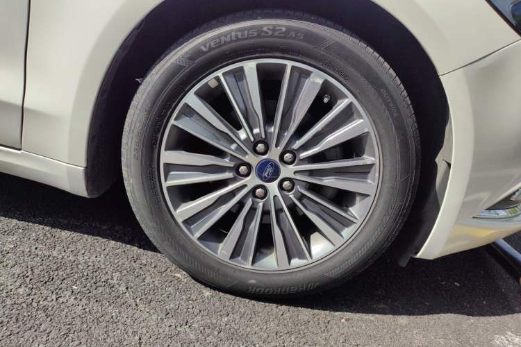 Used Ford Mondeo 2017 EcoBoost 180 Luxury Model Right Front Wheel Hub