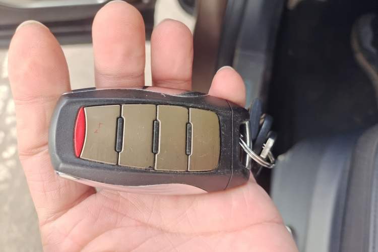 Used Haval H6 2017 Red Label 2.0T Automatic Two-Wheel Drive ZhiShang Model