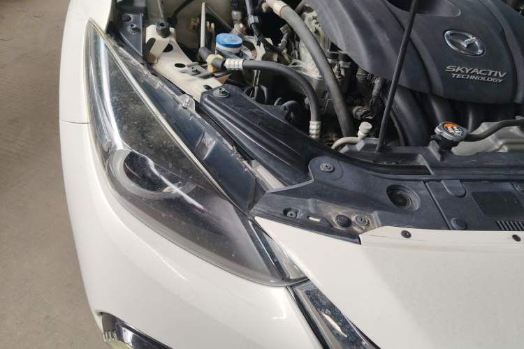 Used Mazda 3 Axela 2017 Sedan 1.5L Automatic Luxury Model Emission Standard China V
