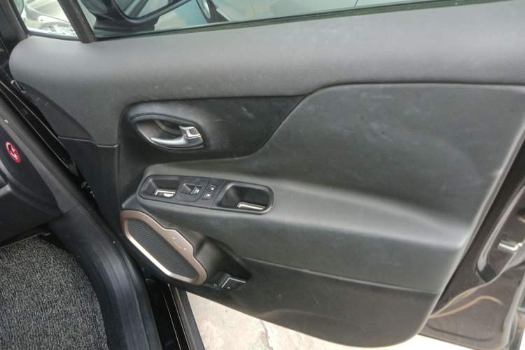 Used Jeep Renegade 2017 180T Automatic Smart Version