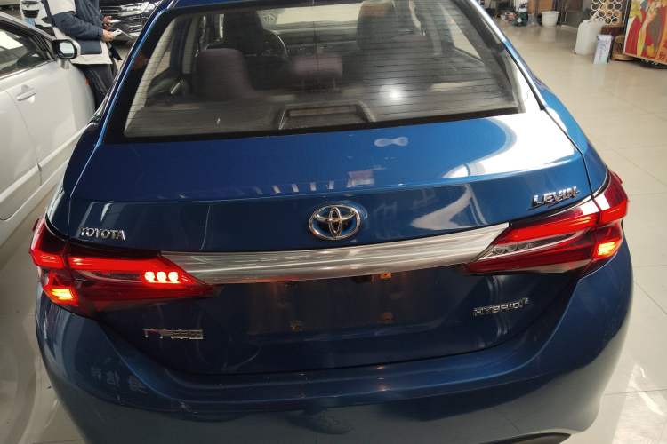 Used Toyota Levin 2016 Dual-Engine 1.8H GS E-CVT Elite Model with Sunroof