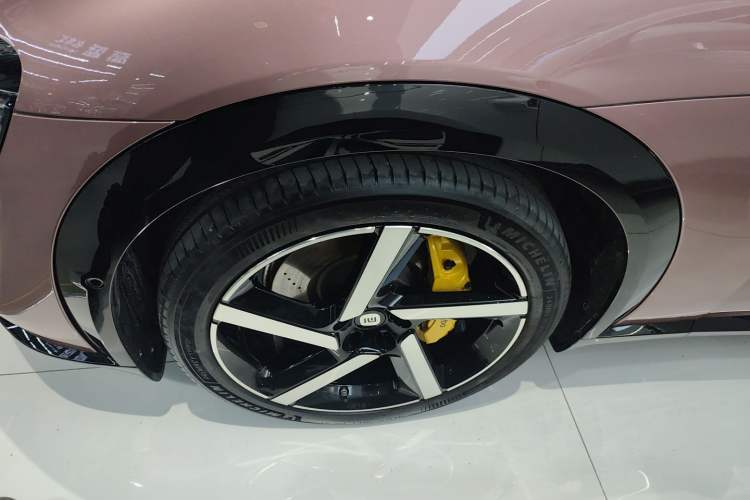 Used Xiaomi Auto YU7 2025 Ultra-Long Range High-Performance All-Wheel-Drive Max Edition