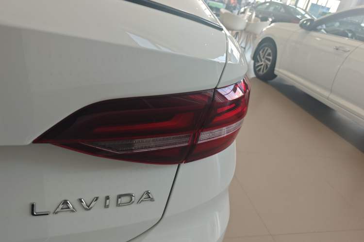 Used Volkswagen Lavida 2024 300TSI DSG Starry Sky Leading Edition Right Rear Taillight