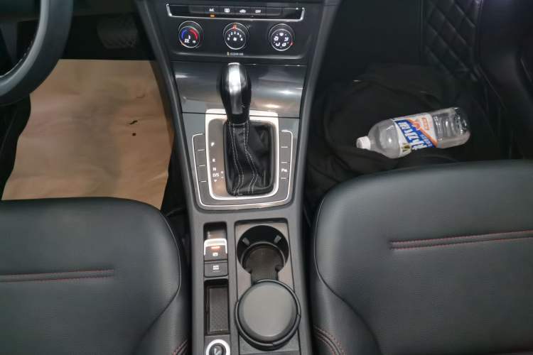 Used Volkswagen Golf 2017 1.6L Automatic Comfort Million-Vehicle Anniversary Edition