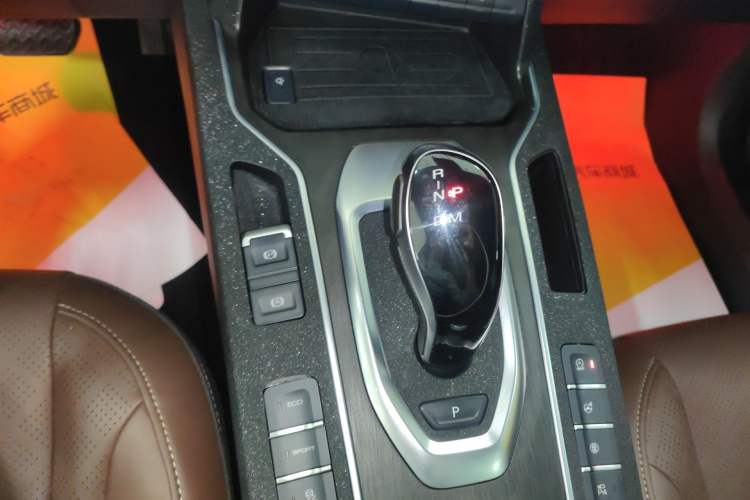 Used Wey VV6 2021 2.0T Two-Wheel Drive Smart Plus