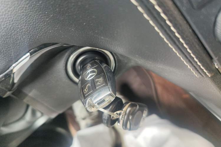 Used Mercedes-Benz M-Class 2010 ML 350 4MATIC Luxury Model Vehicle Key