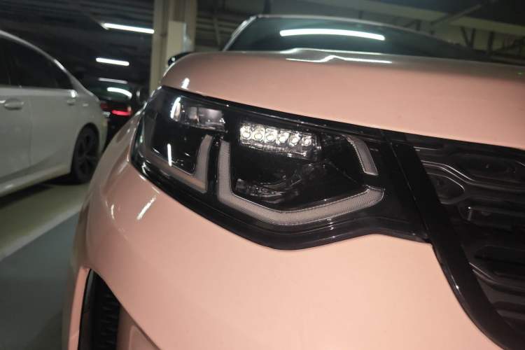 Used Land Rover Discovery Sport 2021 249 PS R-Dynamic S Performance Edition Right Front Headlight