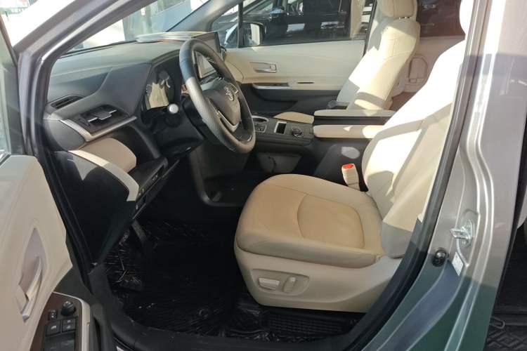 Used Toyota Sienna 2021 2.5L Hybrid Luxury Edition