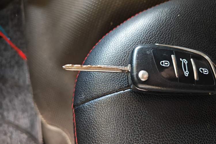 Used Foton Scenic G7 2016 2.0L Commercial Edition Long Wheelbase High-Roof 4Q20M Vehicle Key