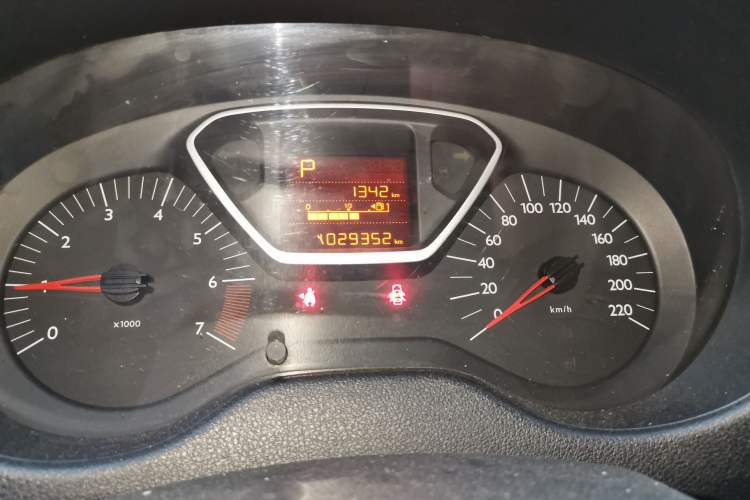 Used Citroen Elysee 2015 ZhiShang Edition 1.6L Automatic Comfort Version Odometer Close Up