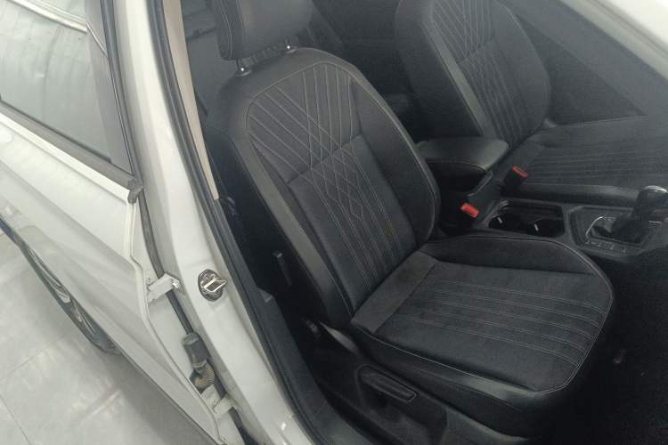 Used Volkswagen Tiguan L 2023 330TSI Automatic Two-Wheel Drive Comfort Edition Right Front Seat