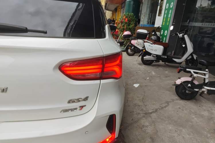 Used GAC Trumpchi GS4 2018 235T Automatic Two-Wheel Drive Luxury Smart Connectivity Version Right Rear Taillight