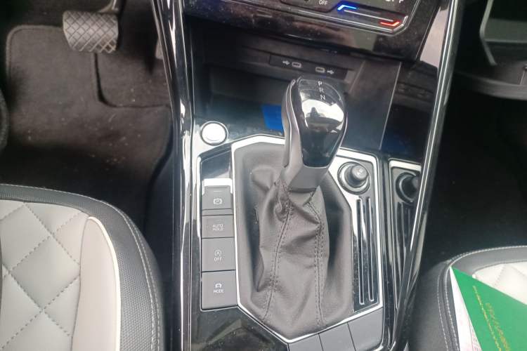 Used Volkswagen Tayron 2023 300TSI Two-Wheel-Drive Luxury Plus Advanced Edition
