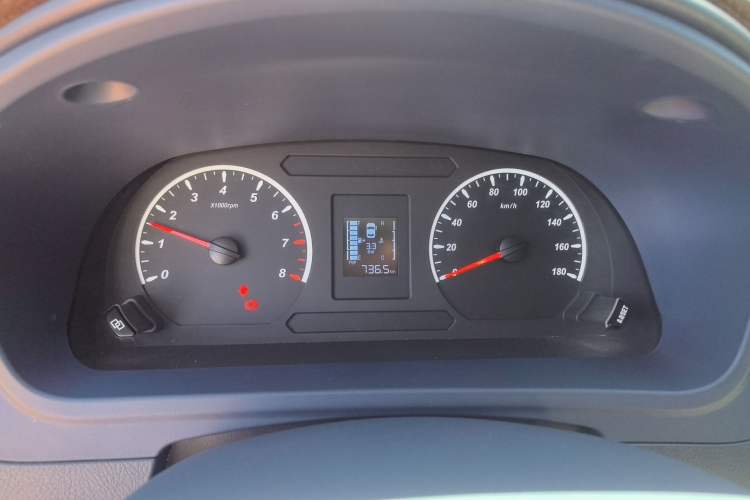 Used FORTHING Lingzhi PLUS 2023 2.0L Manual Luxury CNG 7-Seater Instrument Cluster