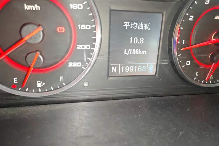 Used SAIC MAXUS G10 2015 2.0T Automatic Anniversary Edition Odometer Close Up