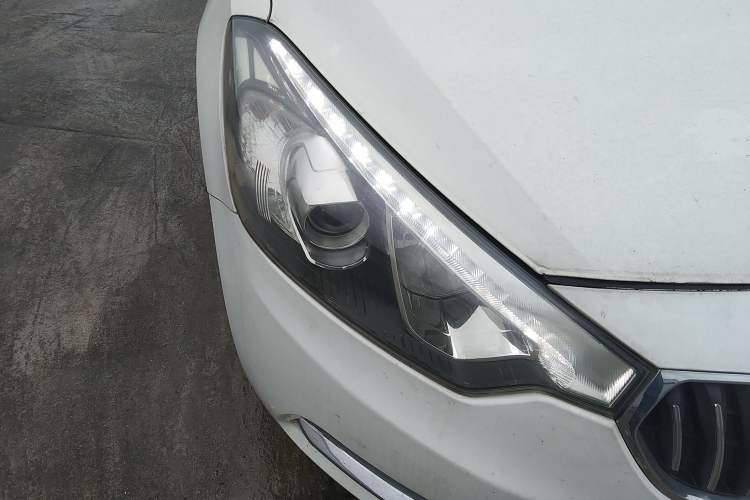 Used Kia K3 2013 1.6L Automatic GLS Right Front Headlight