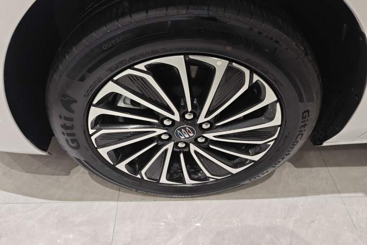 Used Buick GL8 New Energy 2025 Lu Shang Smart Enjoyment Edition 7-Seater Left Front Wheel Hub