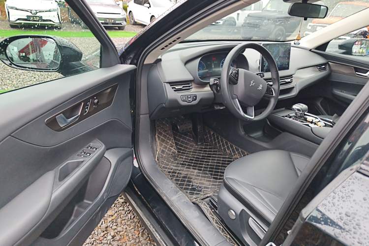 Used Hongqi E-QM5 2022 431 km Charge & Enjoy Edition