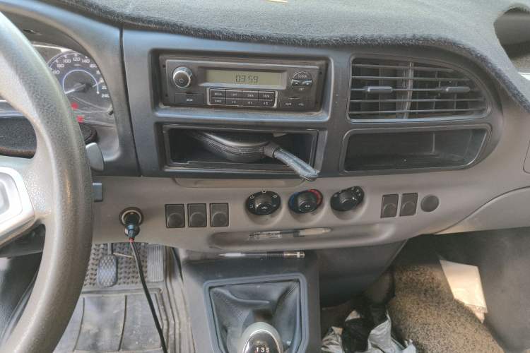 Used JMC Transit 2019 2.8T Commercial Version Short Wheelbase Mid-Roof 6-Seater China VI JX493