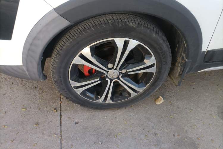 Used BAIC Senova X25 2015 1.5L Automatic Elite Model Left Front Wheel Hub