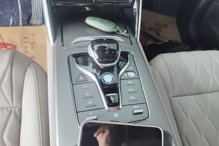 Used BYD Tang New Energy 2024 DM-i Glory Edition 112KM Prestige Model Gear Lever