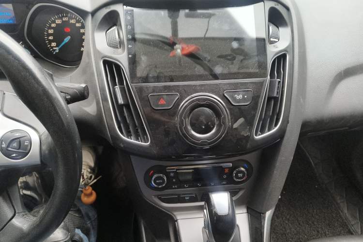 Used Ford Focus 2012 Sedan 1.6L Automatic Fashion Edition